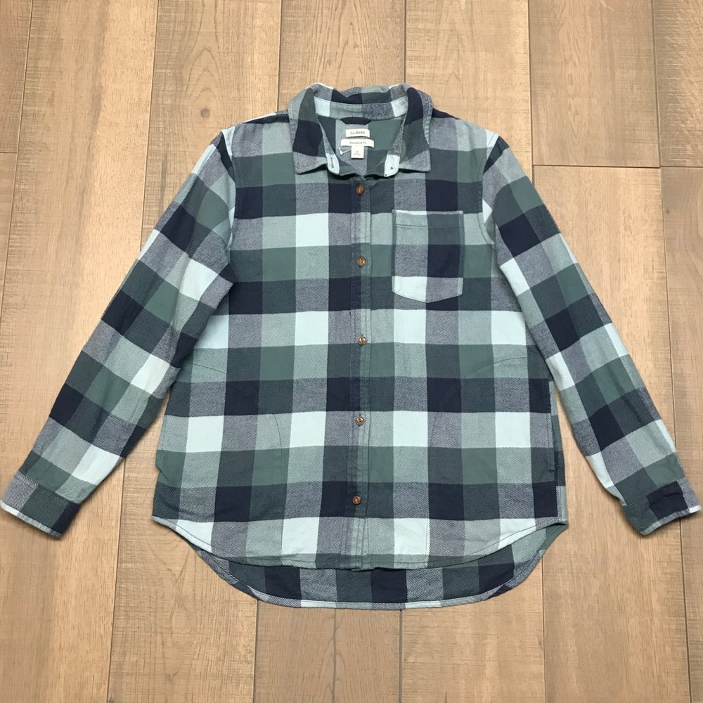 L.L. Bean Top Shirt Womens Size M Green Plaid Check Button Up Relaxed Fit Pocket